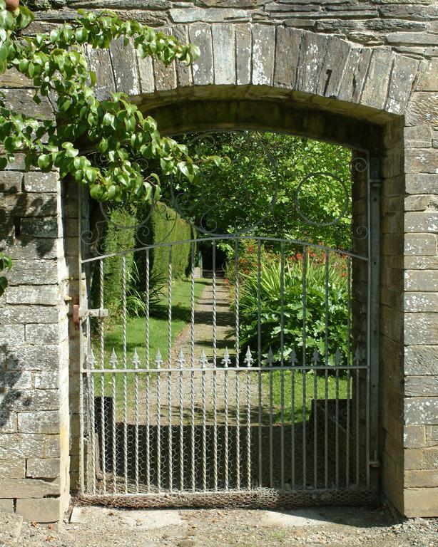 Bed and Breakfast Rhosygilwen Courtyard Cilgerran Экстерьер фото
